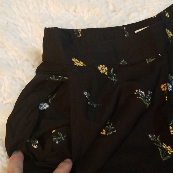 Hollister Cullotes Pants - Picture 3 of 7